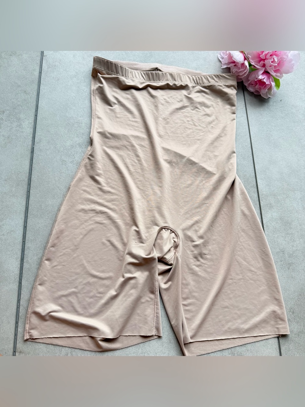 Assets Spanx shorts medium Shapewear extra high rise lightweight tan color